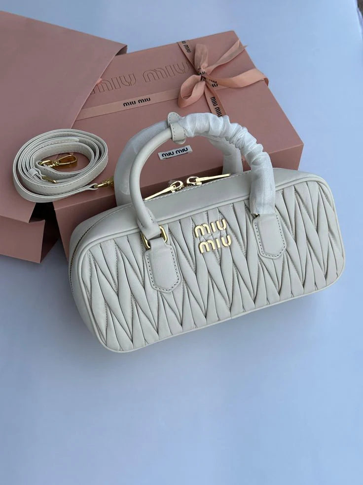 miu miu Sac à main en cuir Arcadie Bleu
