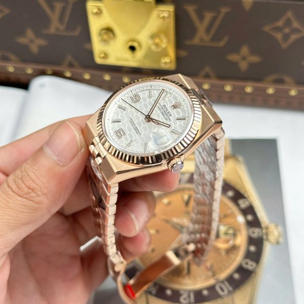Rolex Land-Dweller
